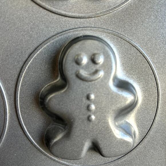 Wilton Non-Stick Cookie Pan Gingerbread Boy and Christmas Tree - Picture 6 of 8